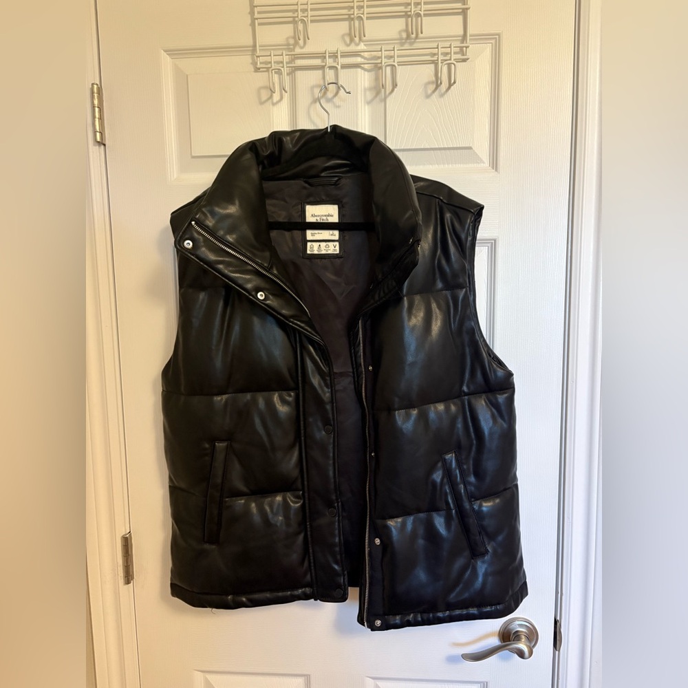 Abercrombie & Fitch Women’s Black Quilted Vest